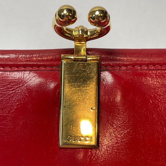 GUCCI Vintage Red Patent Leather Compact Wallet w/ Horseshoe Clasp - Preowned - Picture 5 of 14